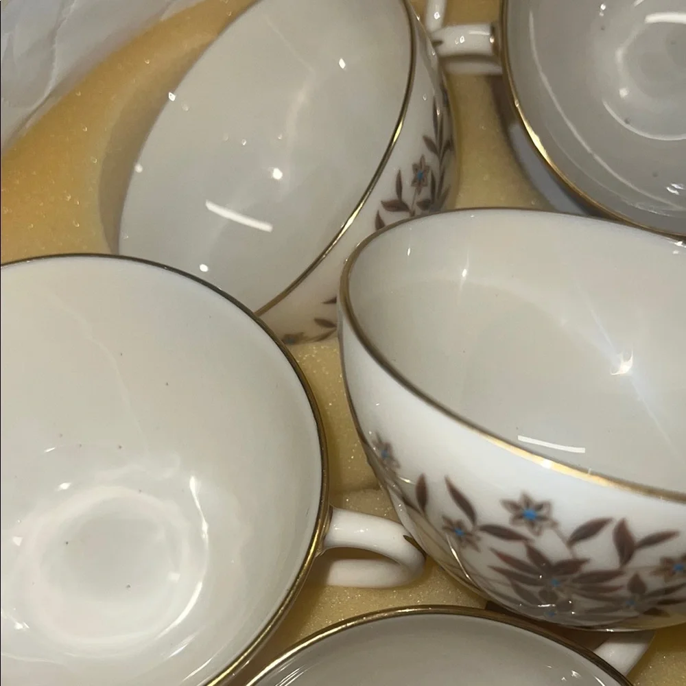 Set of 8 Lenox Elegant Gold and Cream Teacup Set. Starlight. In padded container
